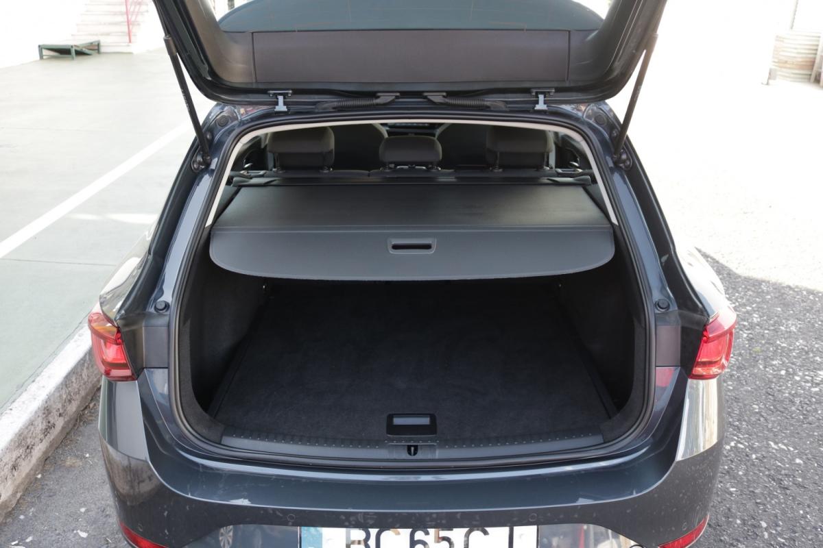 seat-leon-st-2023-diesel-2000cc