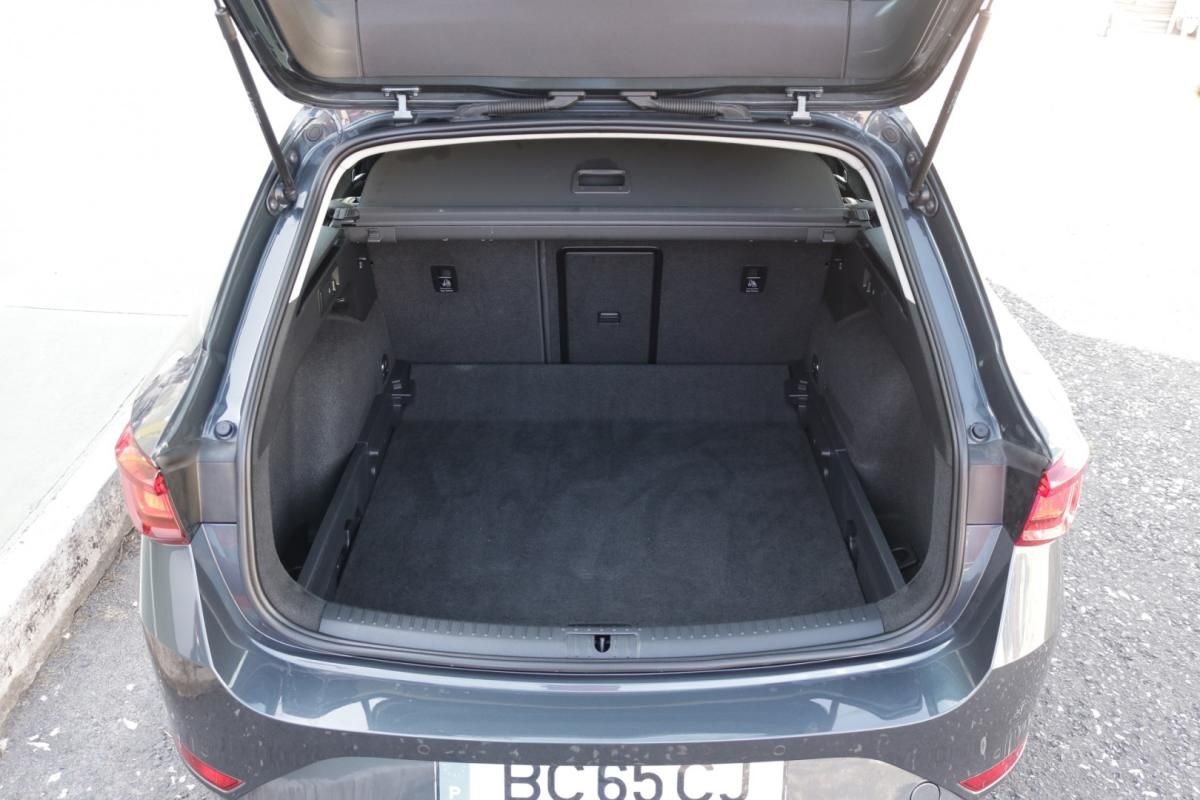 seat-leon-st-2023-diesel-2000cc