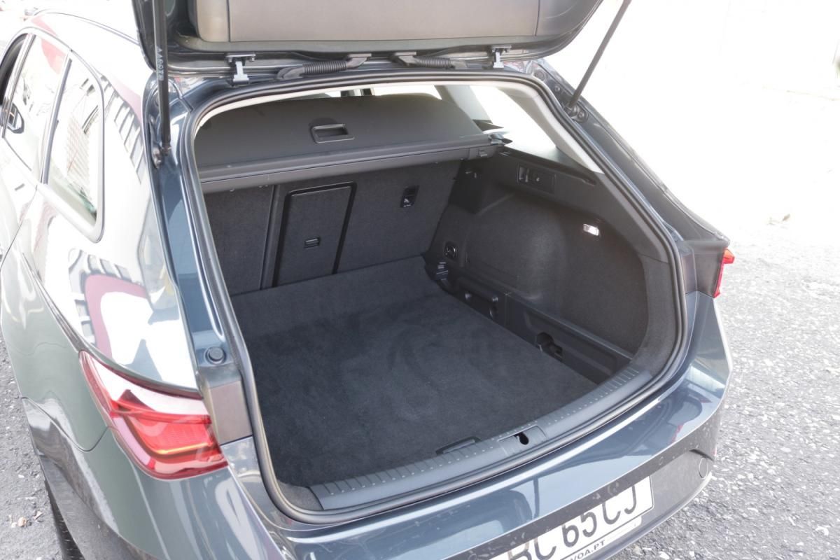 seat-leon-st-2023-diesel-2000cc