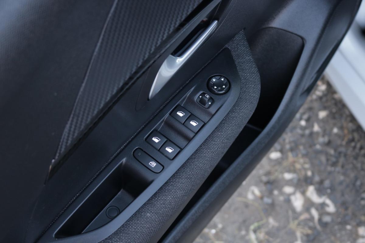 peugeot-e-208-2025-eletrico-0cc