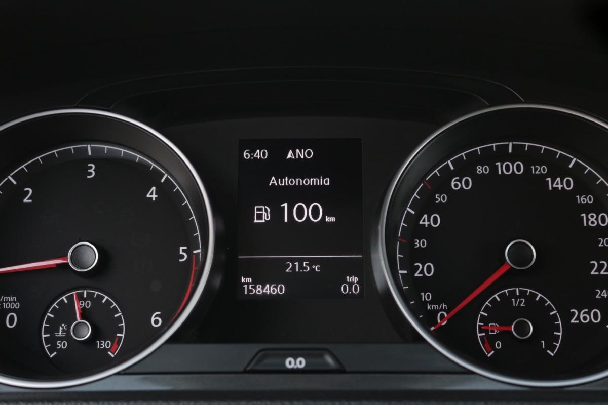 volkswagen-golf-2018-diesel-1600cc