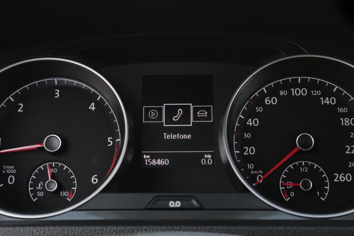 volkswagen-golf-2018-diesel-1600cc