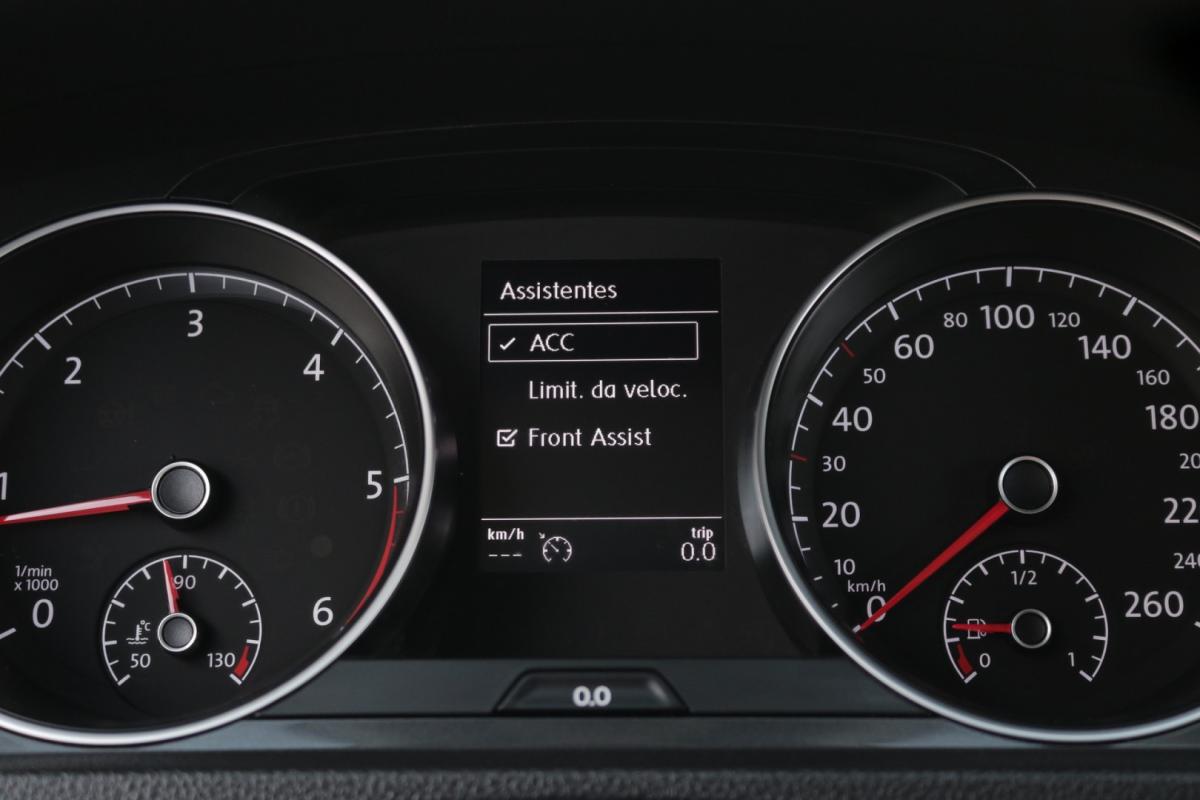 volkswagen-golf-2018-diesel-1600cc