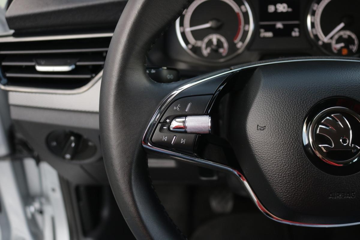 skoda-kamiq-2023-gasolina-1000cc