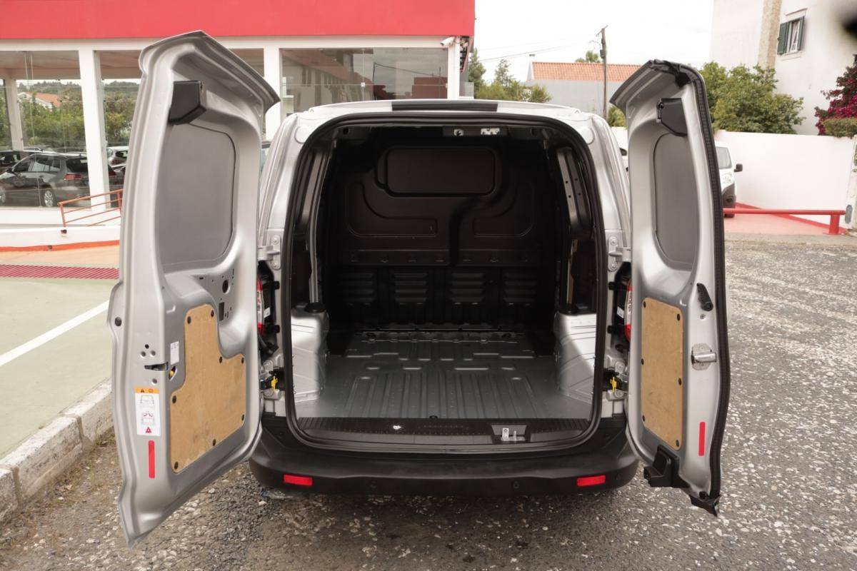 ford-transit-2022-diesel-1500cc