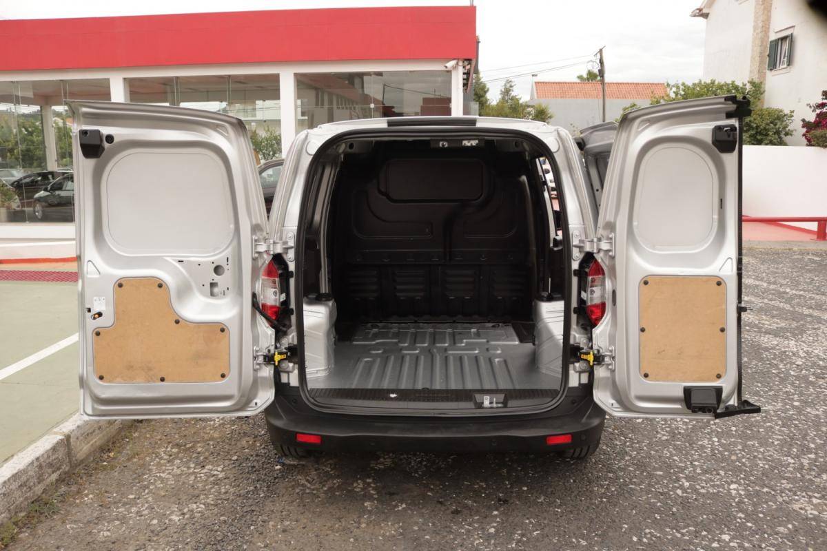 ford-transit-2022-diesel-1500cc