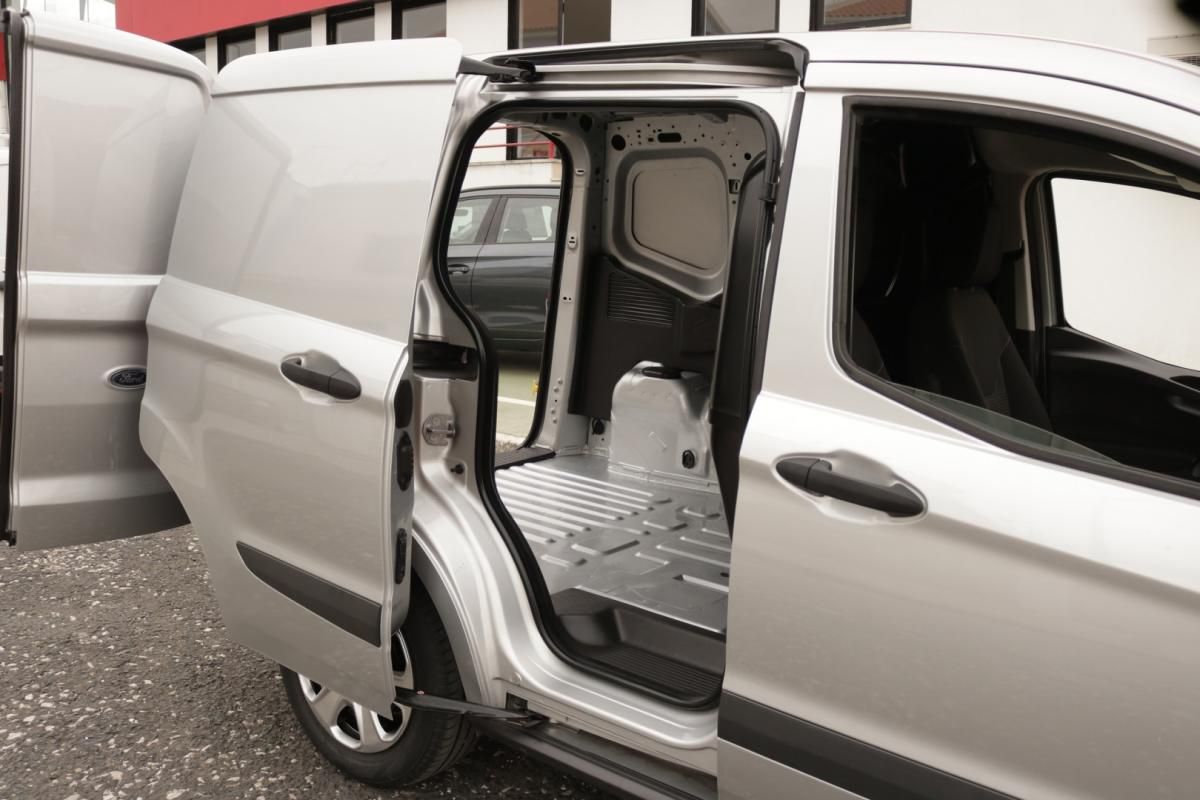 ford-transit-2022-diesel-1500cc