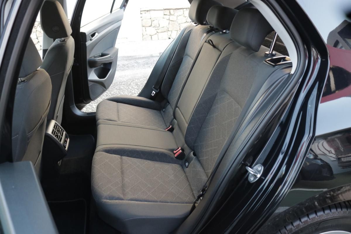 volkswagen-golf-2021-diesel-2000cc