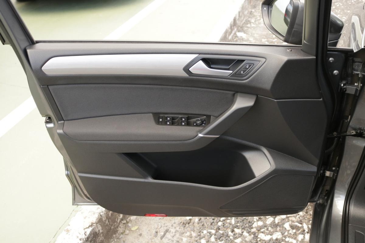 volkswagen-touran-2019-diesel-1600cc