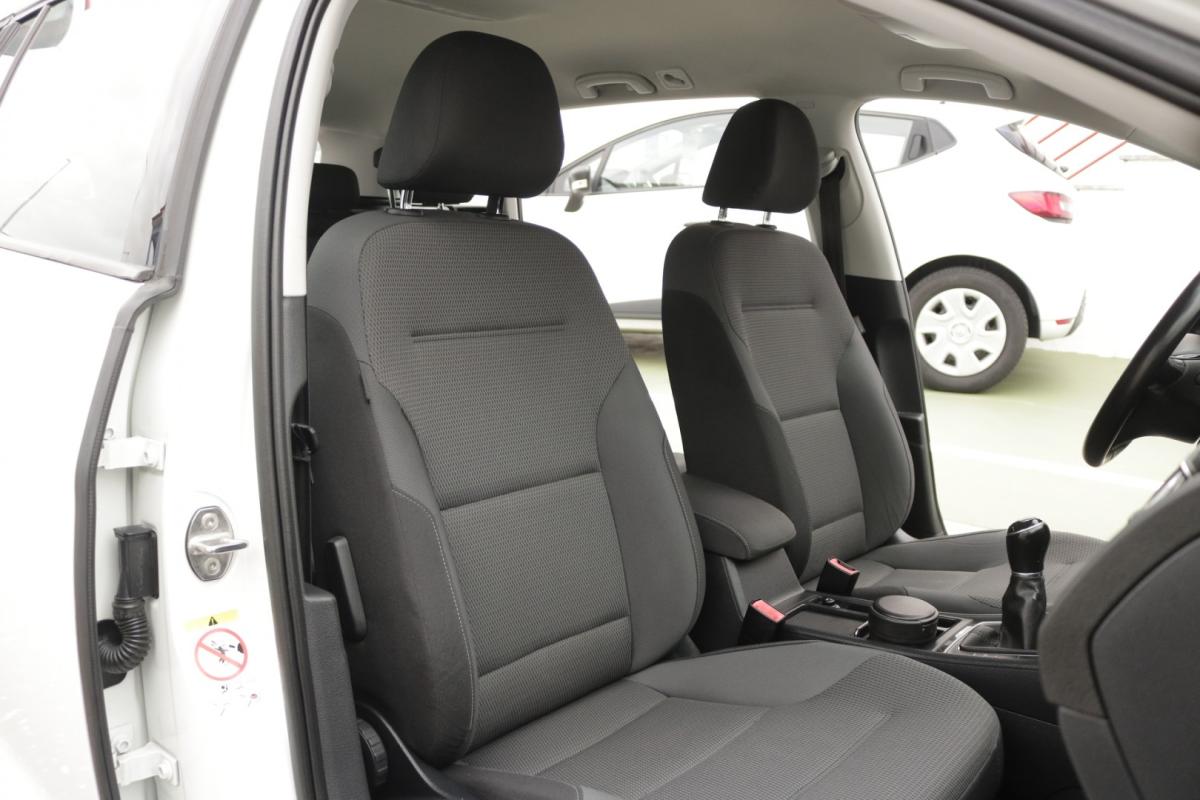 volkswagen-golf-variant-2019-diesel-1600cc