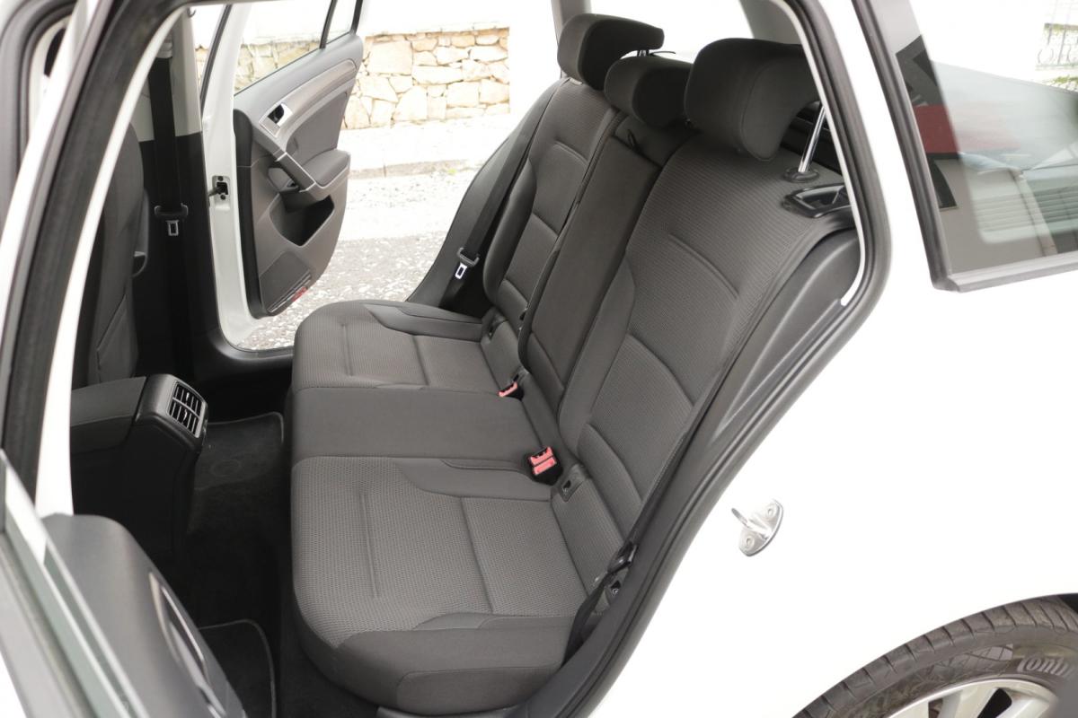 volkswagen-golf-variant-2019-diesel-1600cc