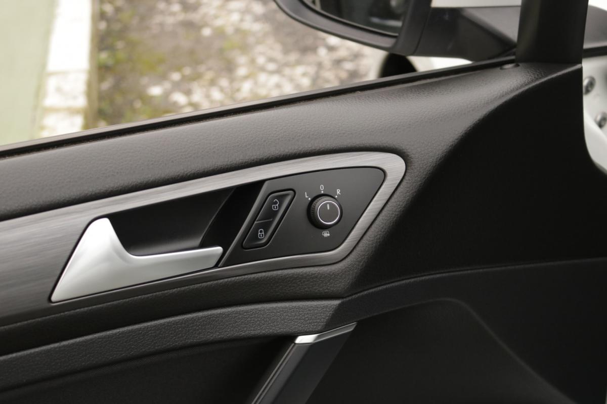 volkswagen-golf-variant-2019-diesel-1600cc