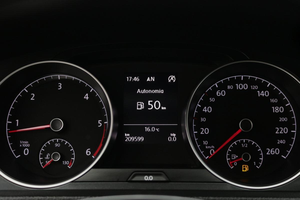 volkswagen-golf-variant-2019-diesel-1600cc