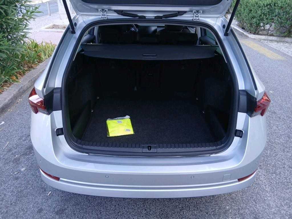 skoda-octavia-break-2023-diesel-2000cc