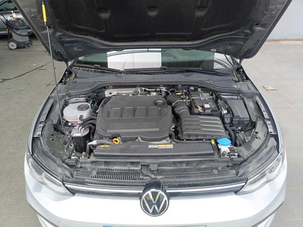 volkswagen-golf-variant-2023-diesel-2000cc