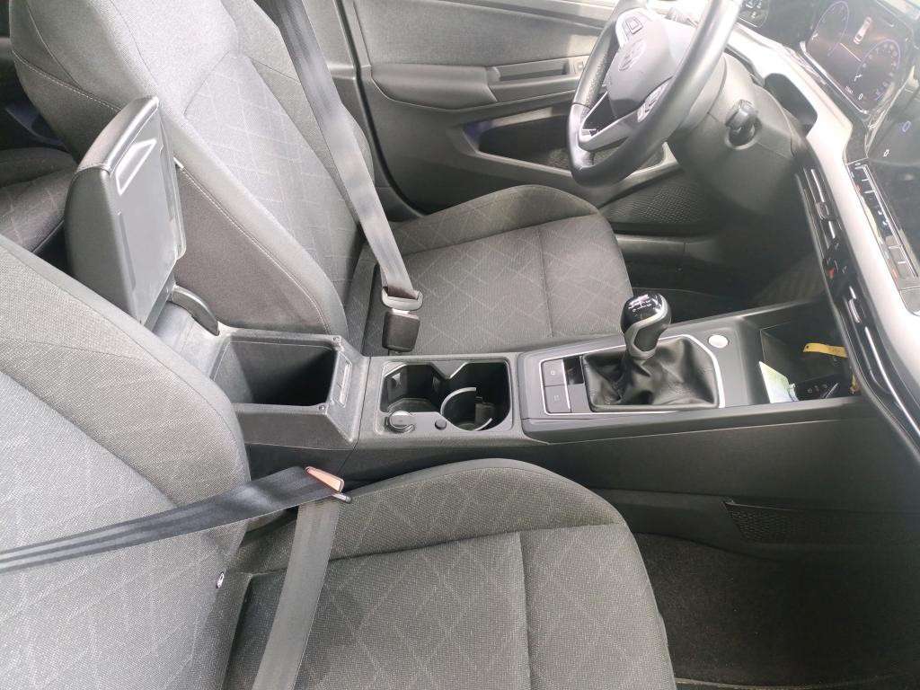 volkswagen-golf-variant-2023-diesel-2000cc