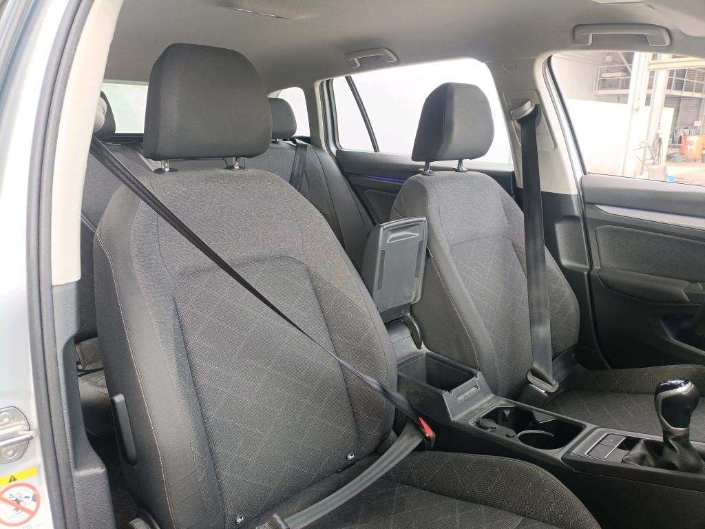 volkswagen-golf-variant-2023-diesel-2000cc