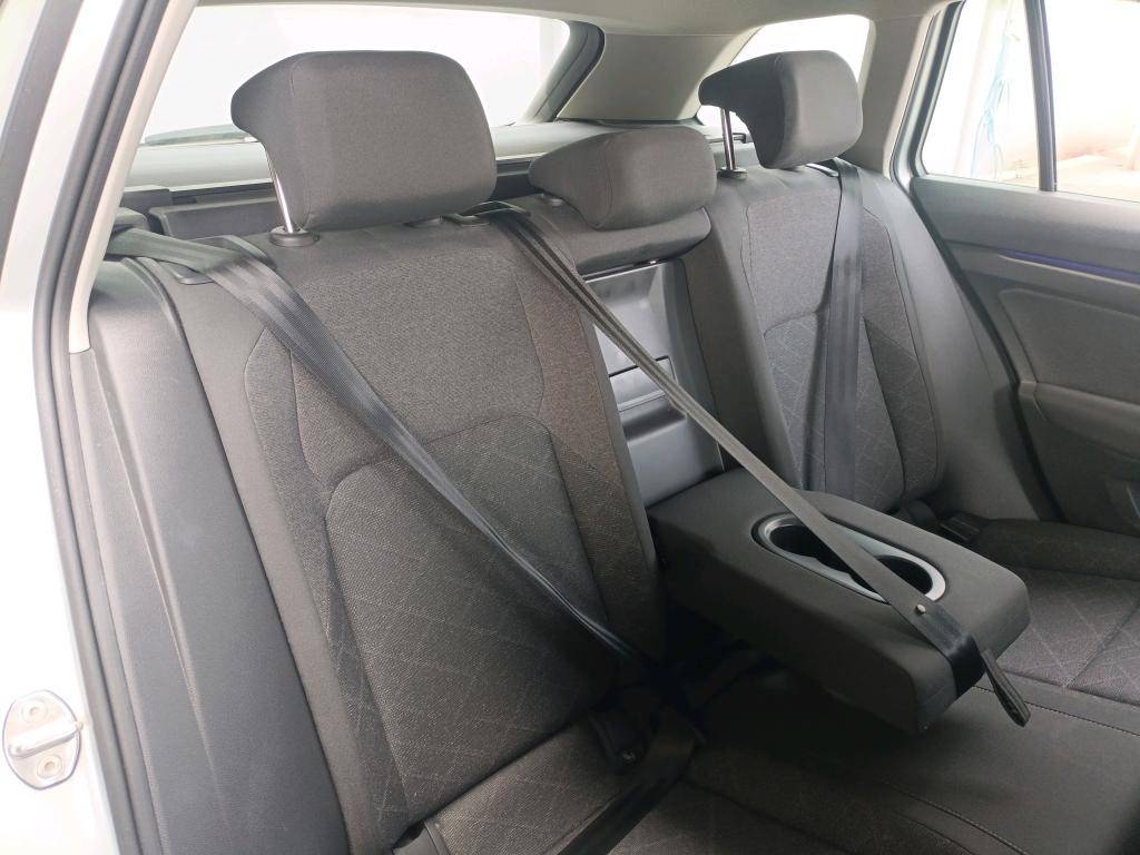 volkswagen-golf-variant-2023-diesel-2000cc