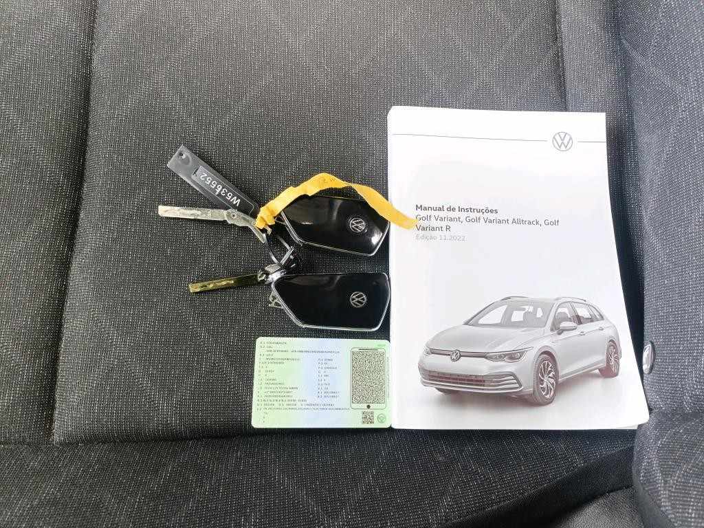 volkswagen-golf-variant-2023-diesel-2000cc