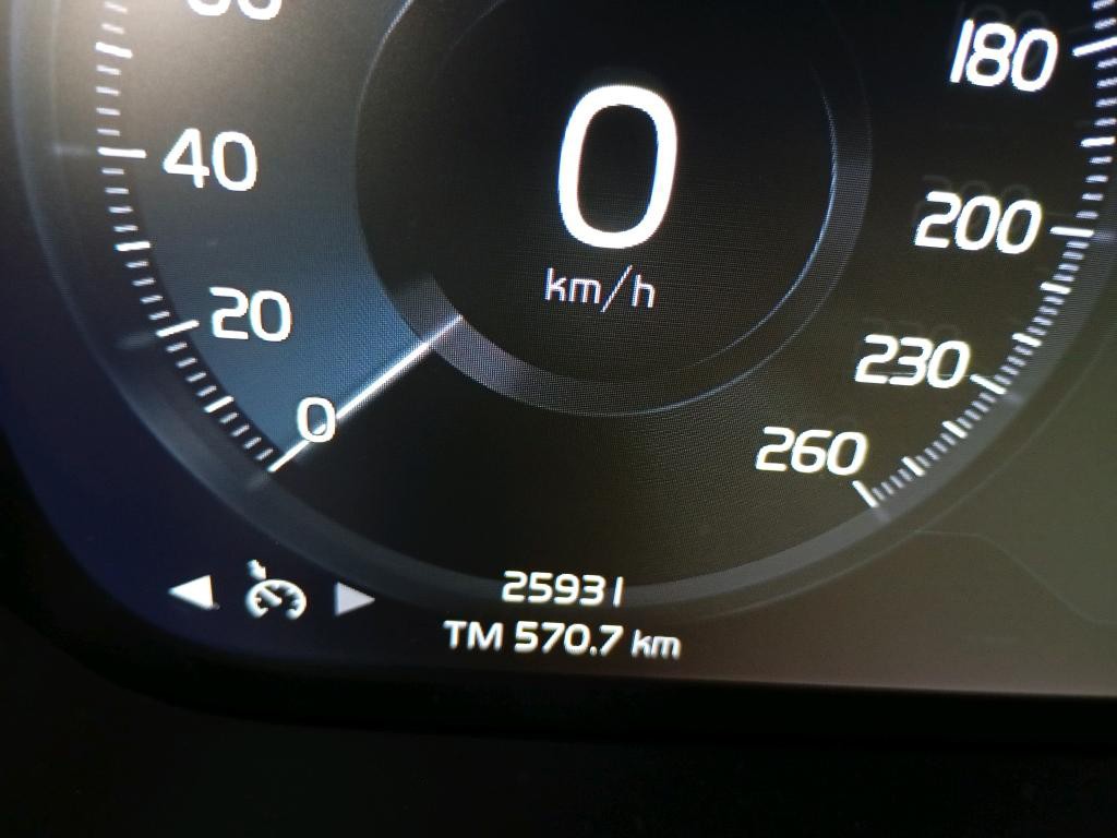 volvo-xc40-2023-hibrido-1500cc