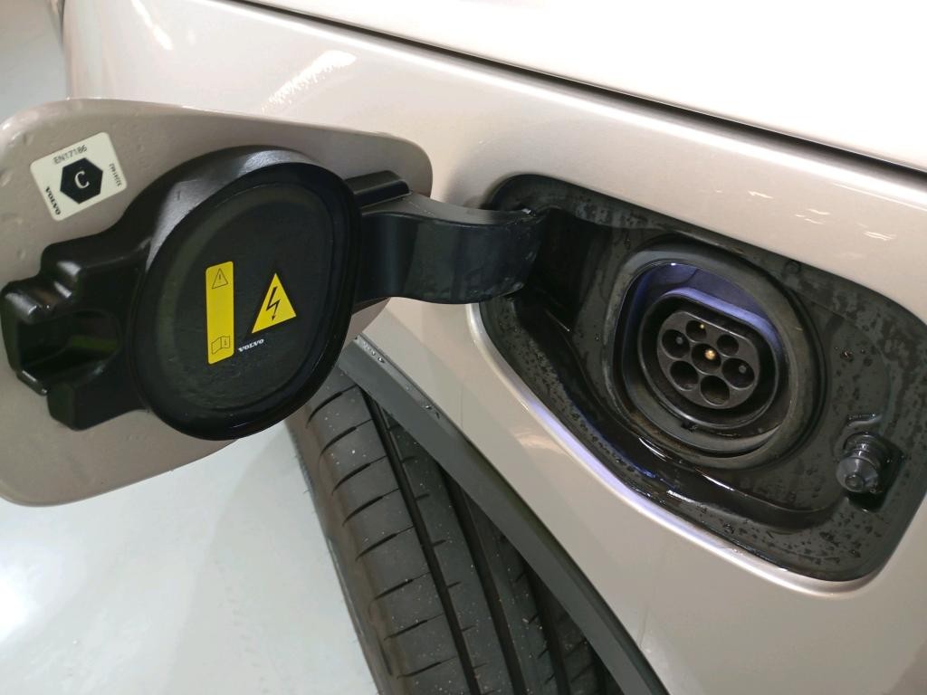 volvo-xc40-2023-hibrido-1500cc