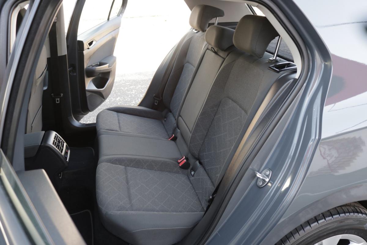 volkswagen-golf-2021-diesel-2000cc