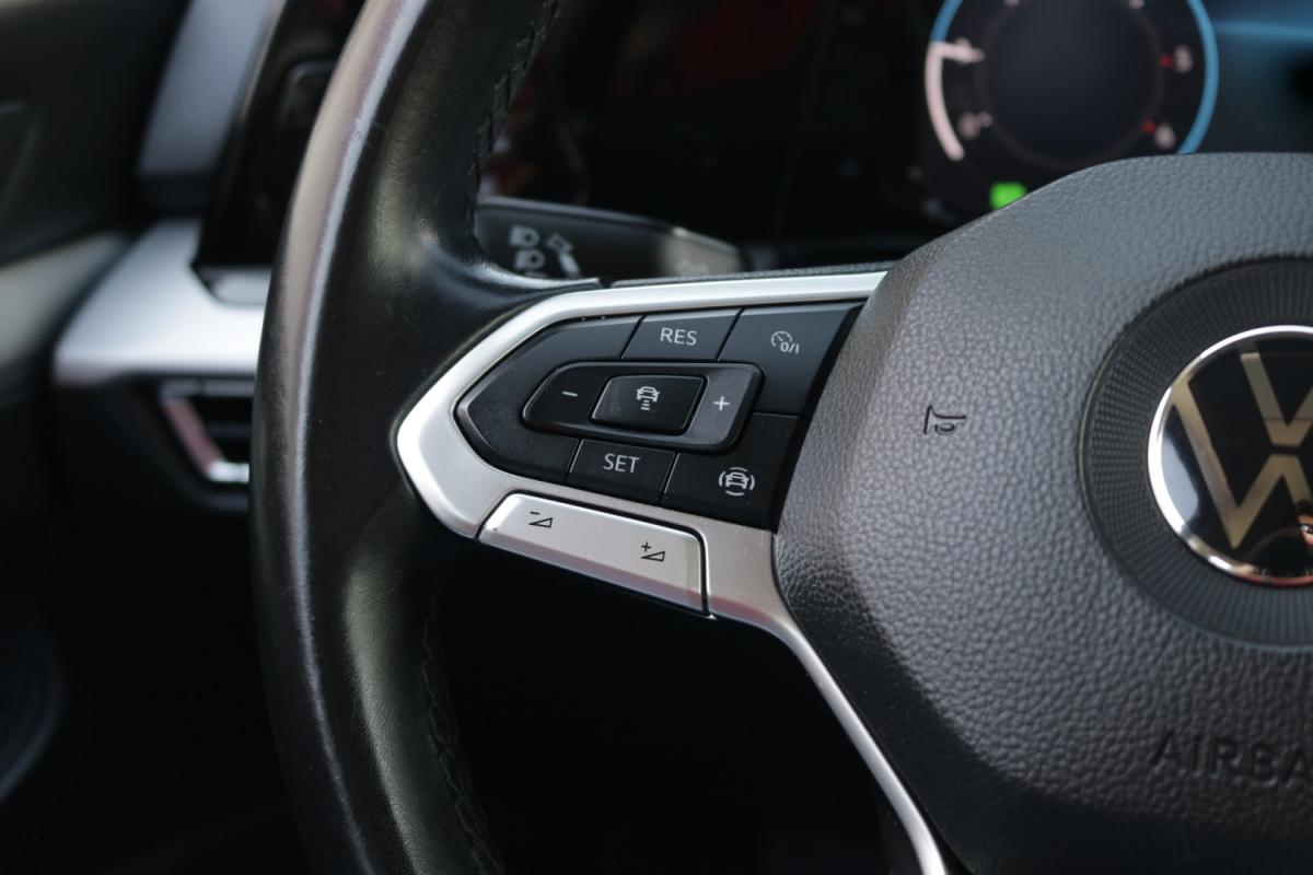 volkswagen-golf-2021-diesel-2000cc