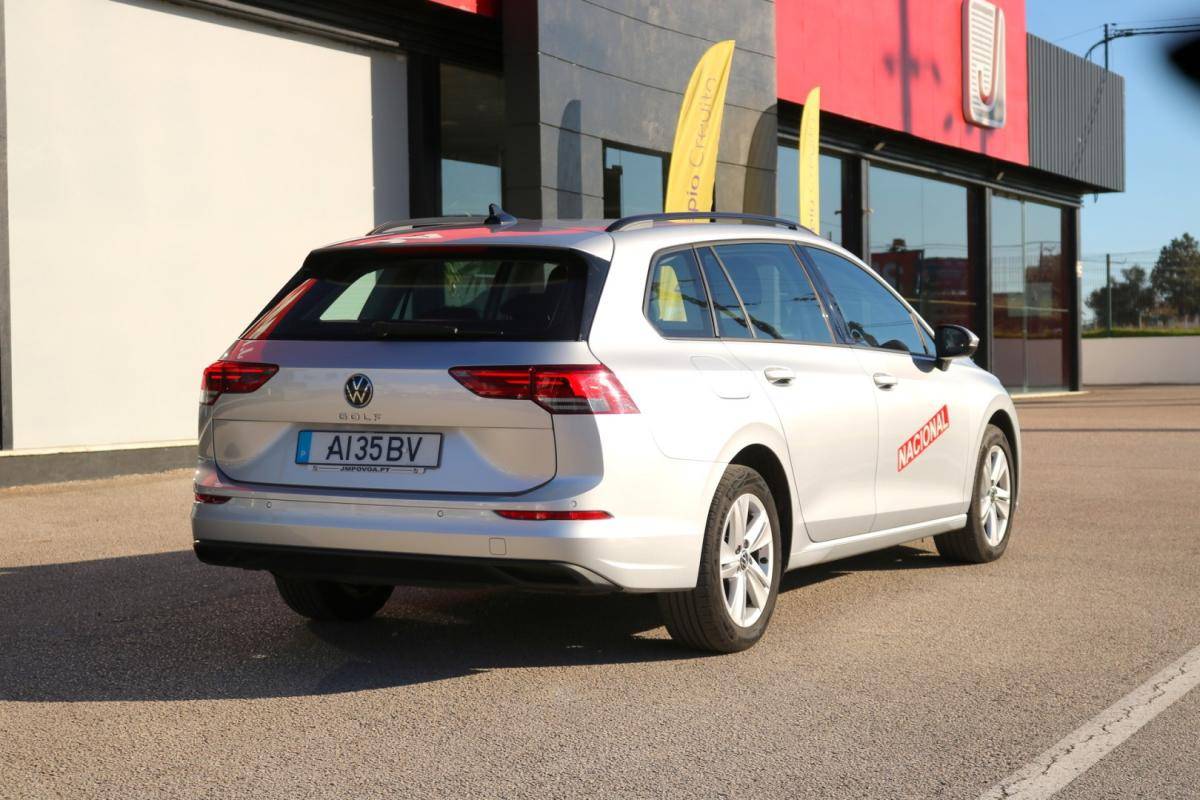 volkswagen-golf-variant-2021-diesel-2000cc