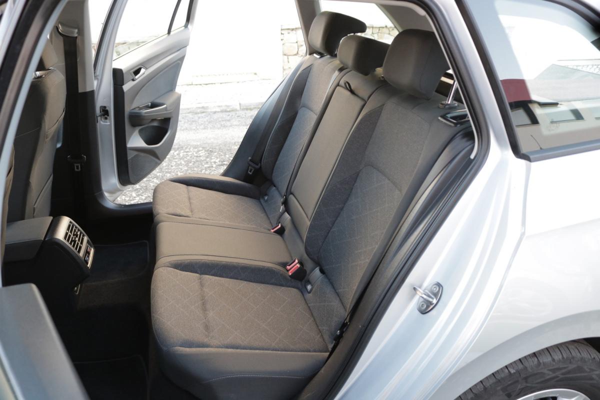 volkswagen-golf-variant-2021-diesel-2000cc