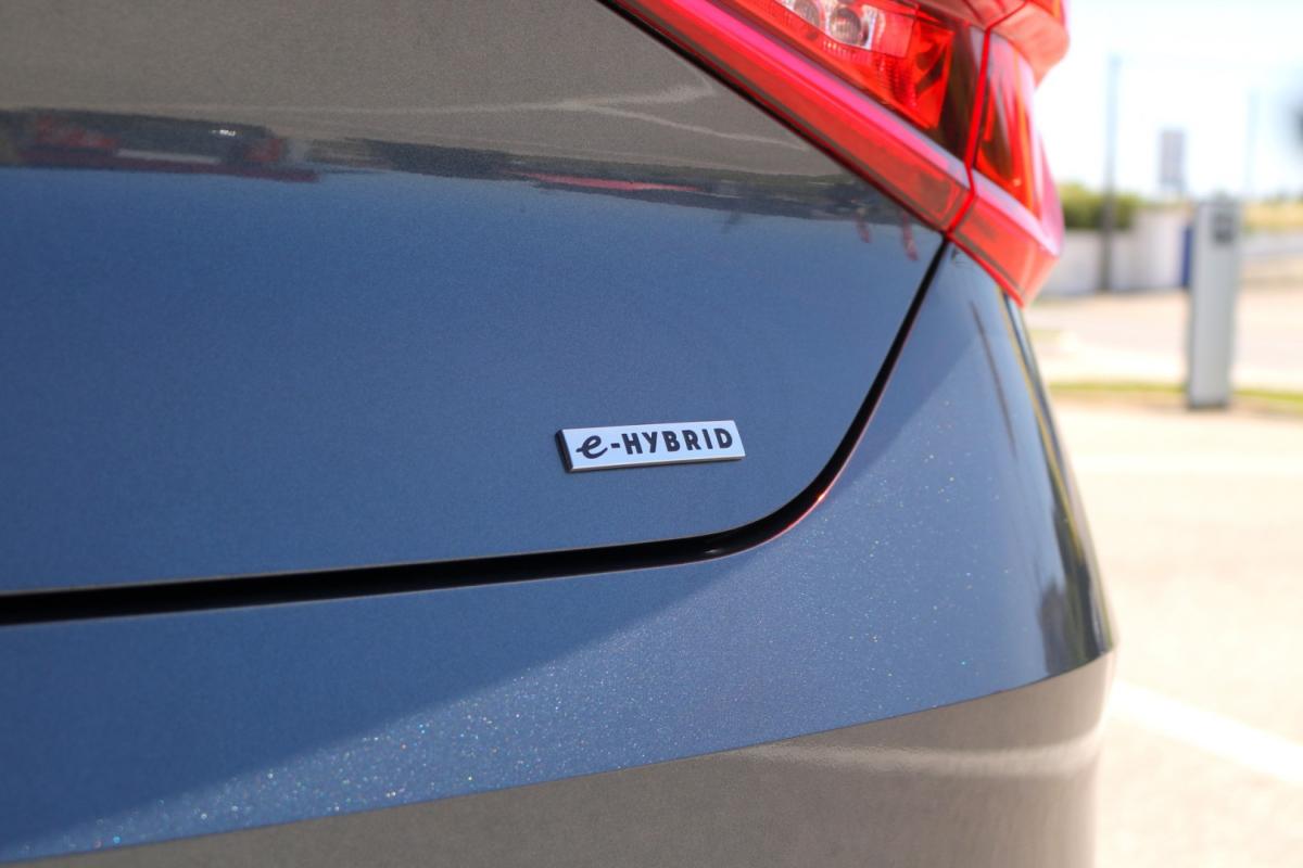 seat-leon-2021-hibrido-1400cc