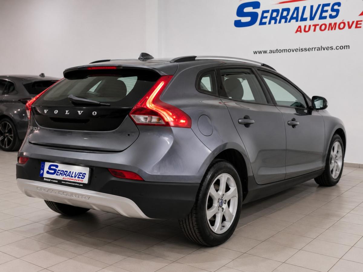 volvo-v40-cross-country-2014-diesel-1560cc