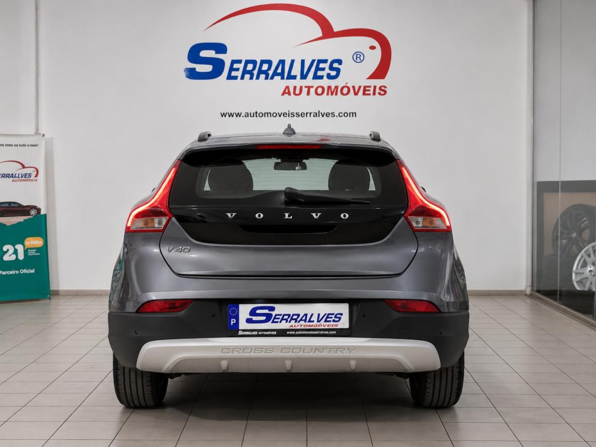 volvo-v40-cross-country-2014-diesel-1560cc