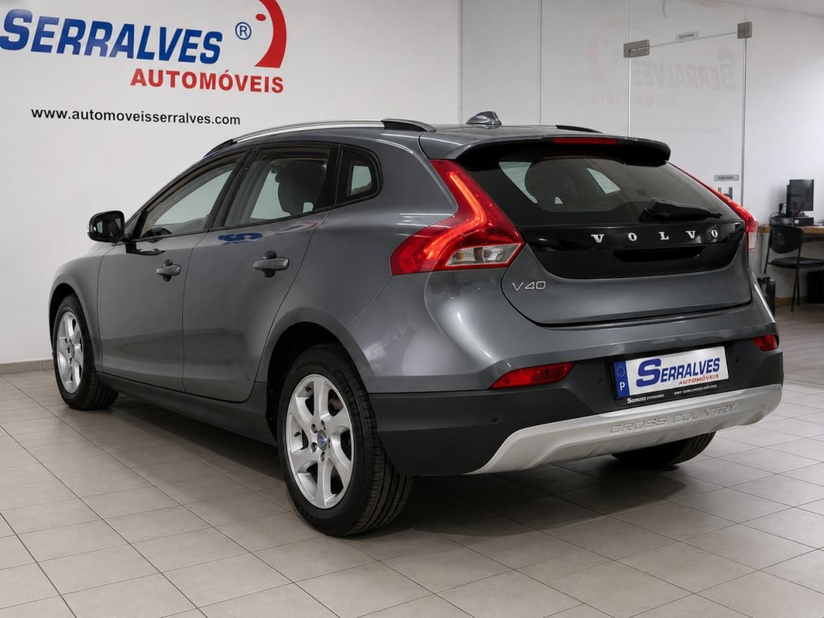 volvo-v40-cross-country-2014-diesel-1560cc