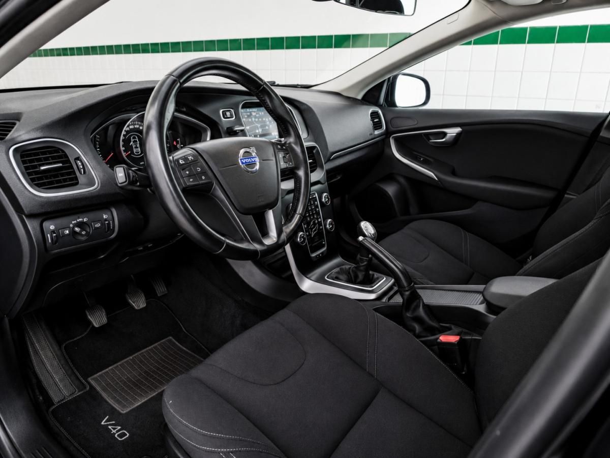volvo-v40-cross-country-2014-diesel-1560cc