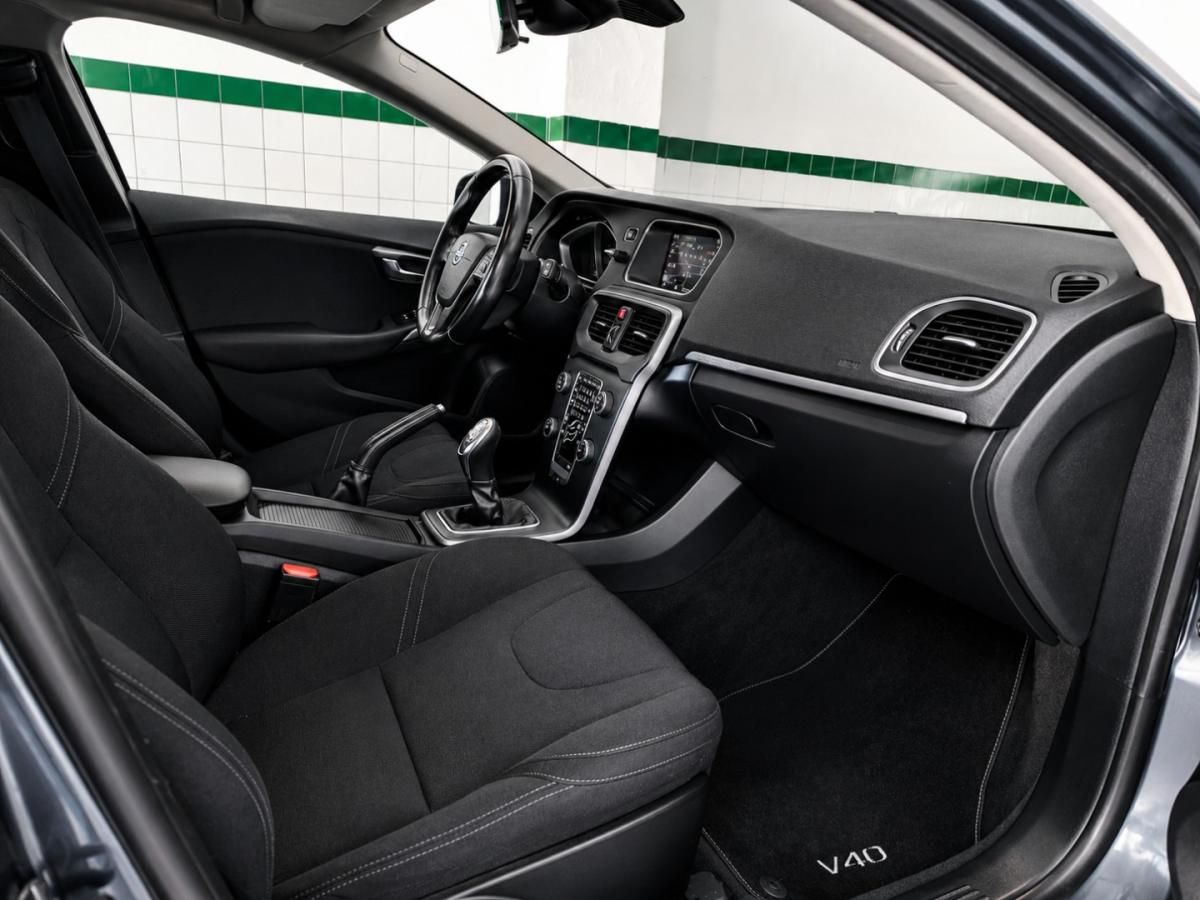 volvo-v40-cross-country-2014-diesel-1560cc