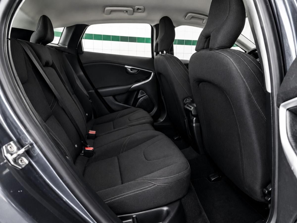 volvo-v40-cross-country-2014-diesel-1560cc