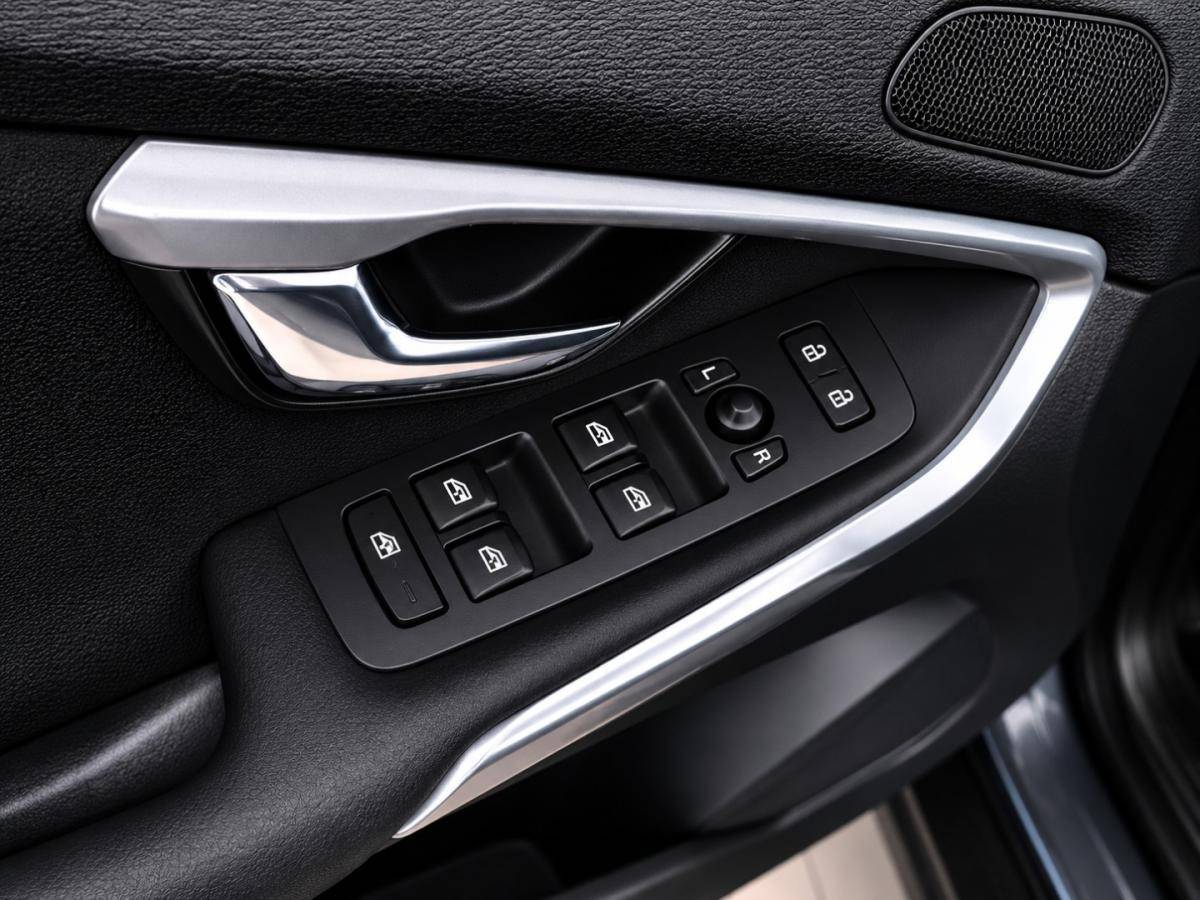 volvo-v40-cross-country-2014-diesel-1560cc