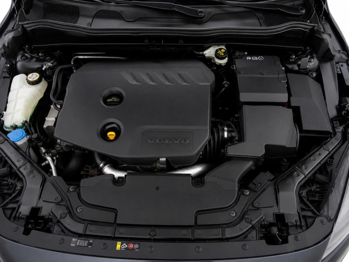 volvo-v40-cross-country-2014-diesel-1560cc