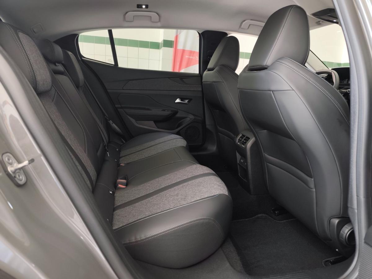 peugeot-408-2024-hibrido-1598cc