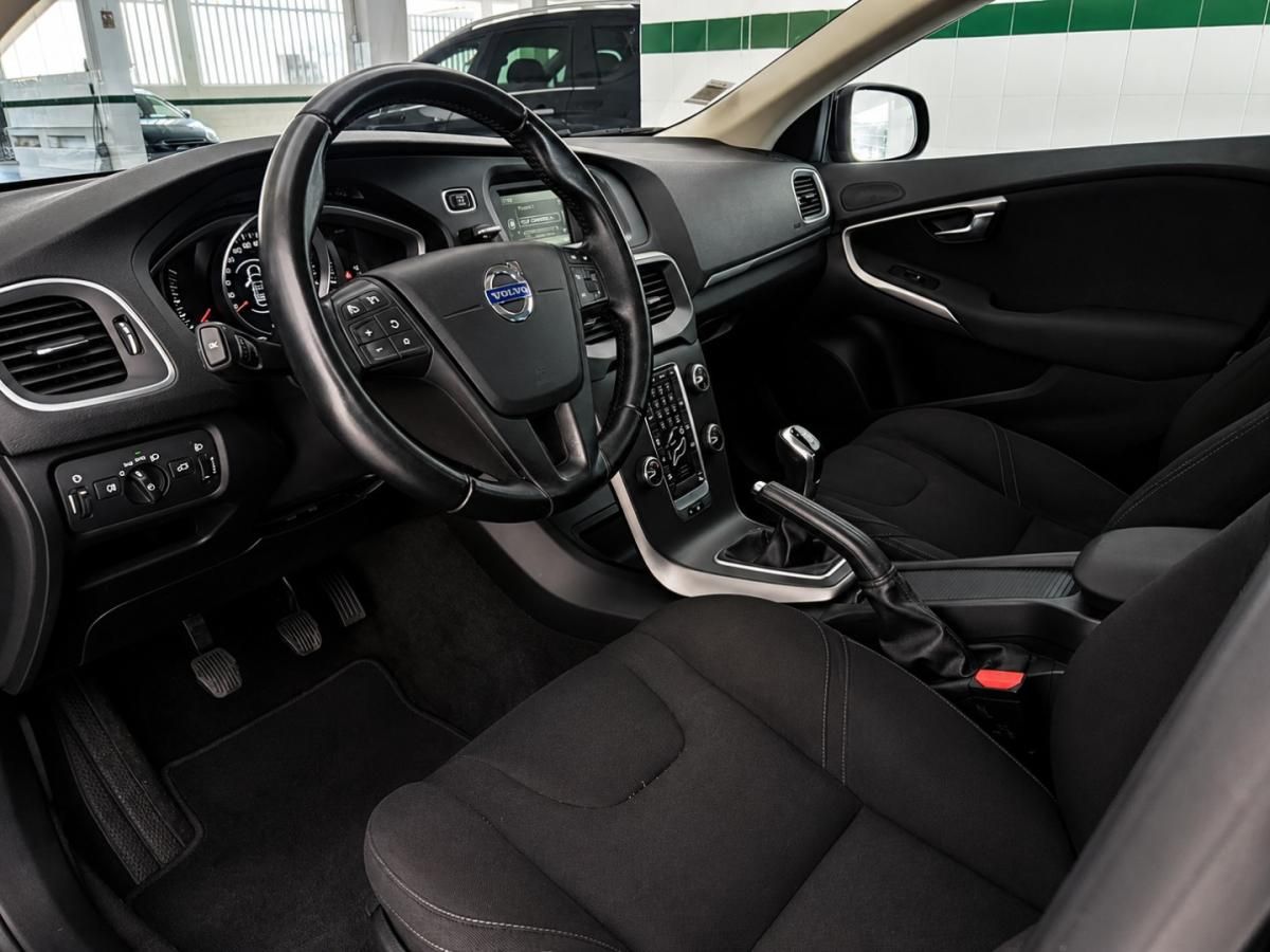volvo-v40-2014-diesel-1560cc