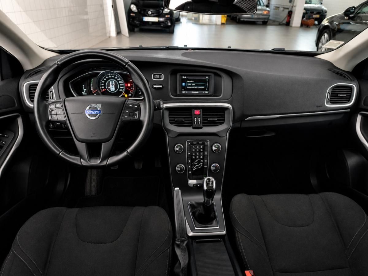 volvo-v40-2014-diesel-1560cc
