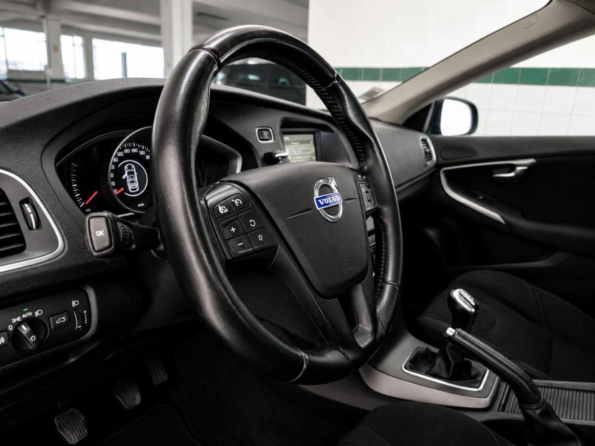 volvo-v40-2014-diesel-1560cc