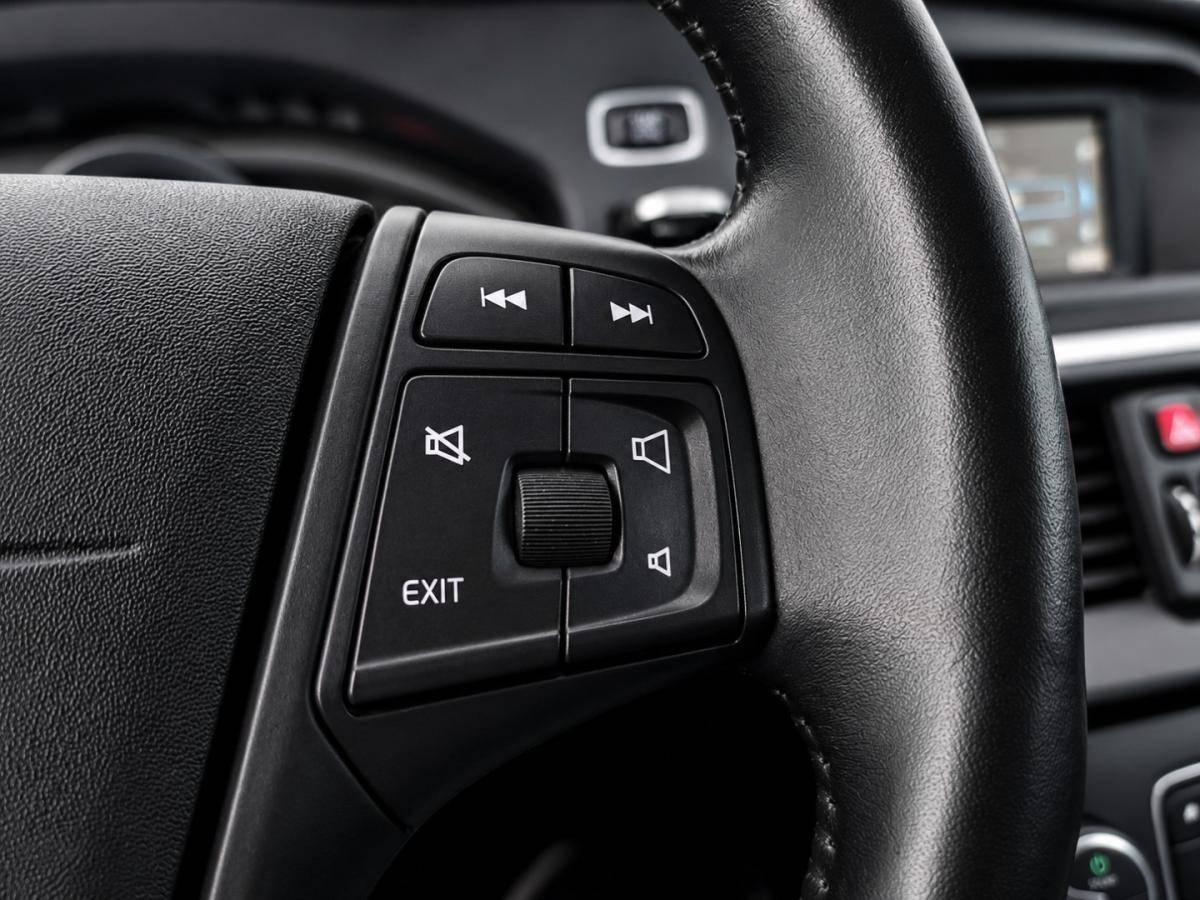 volvo-v40-2014-diesel-1560cc