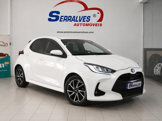 toyota-yaris-2023-hibrido-1490cc