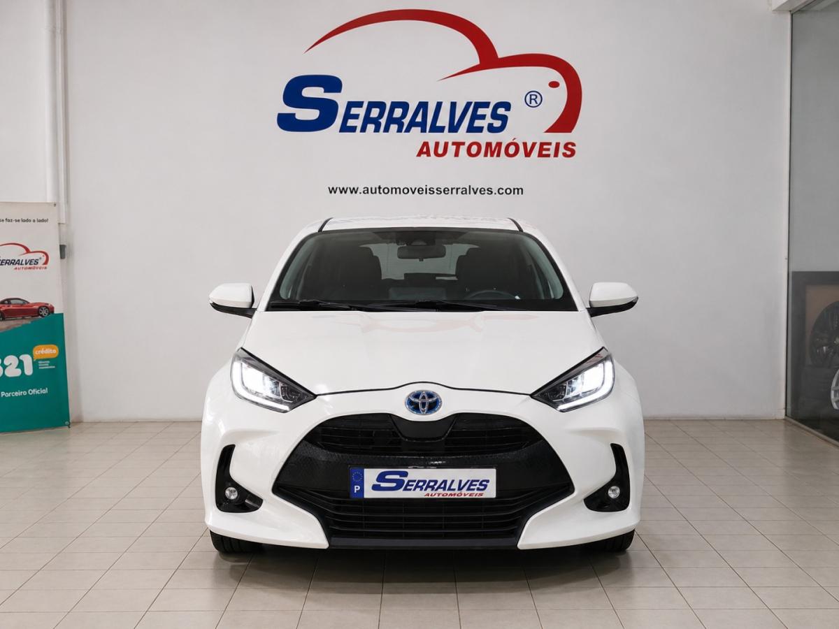 toyota-yaris-2023-hibrido-1490cc