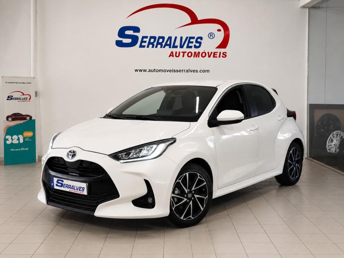 toyota-yaris-2023-hibrido-1490cc
