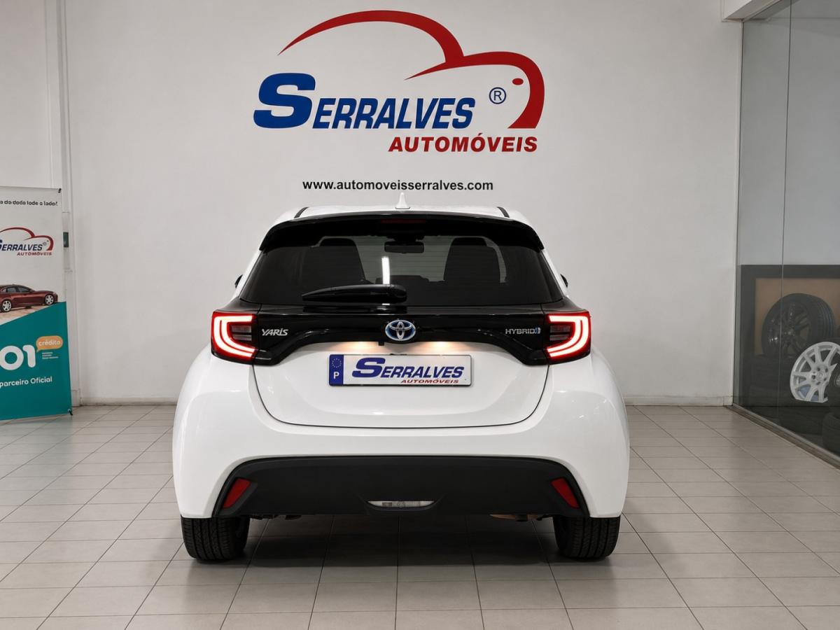 toyota-yaris-2023-hibrido-1490cc