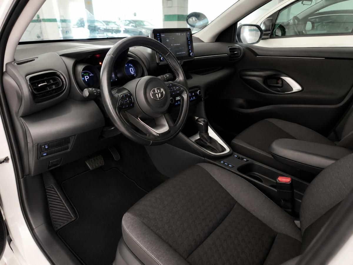 toyota-yaris-2023-hibrido-1490cc
