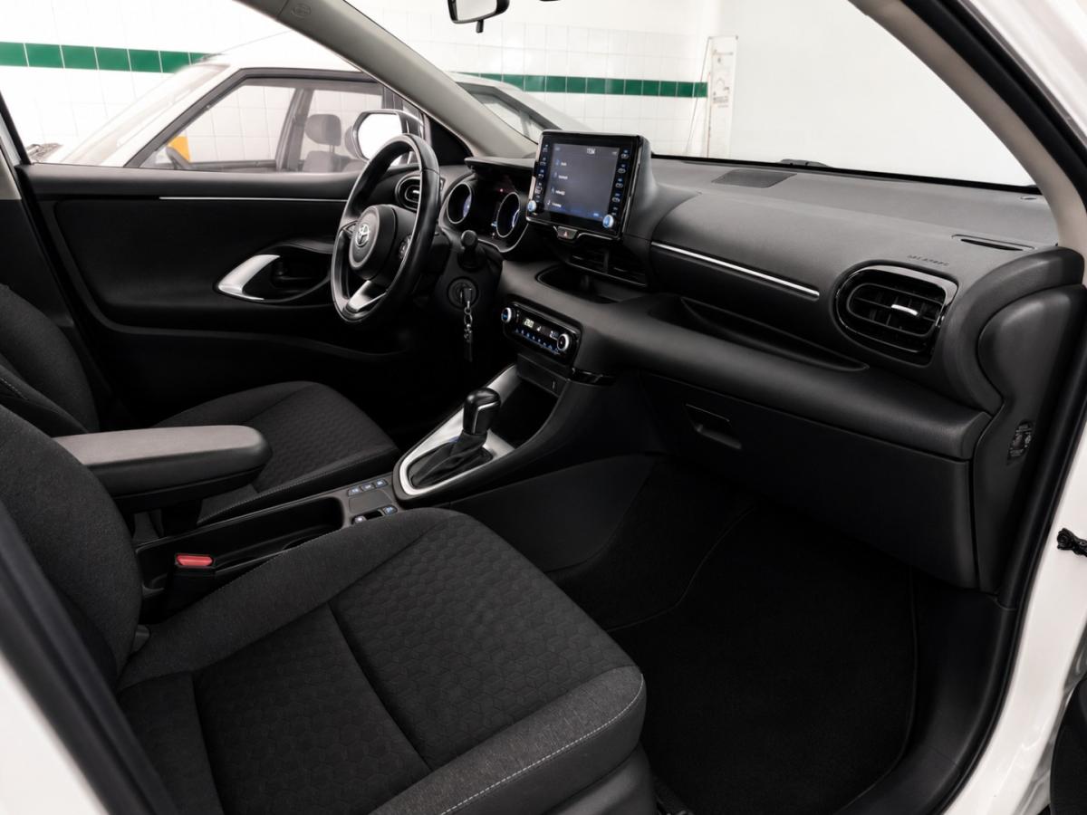 toyota-yaris-2023-hibrido-1490cc