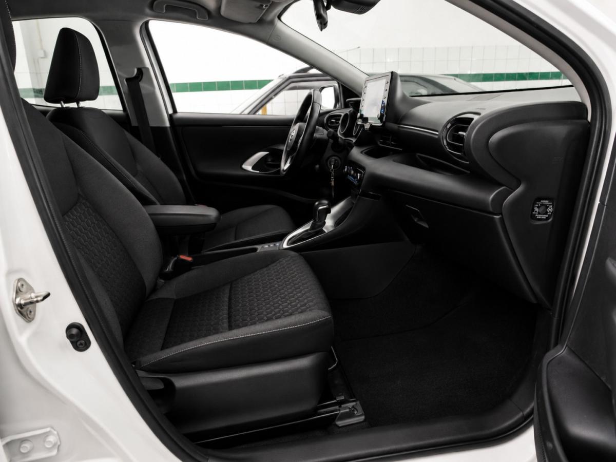 toyota-yaris-2023-hibrido-1490cc